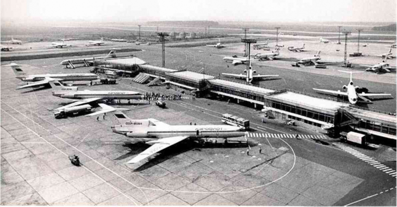 Иллюстрация к книге — Москва ельцинская. Хроники президентского правления [i_155.jpg]