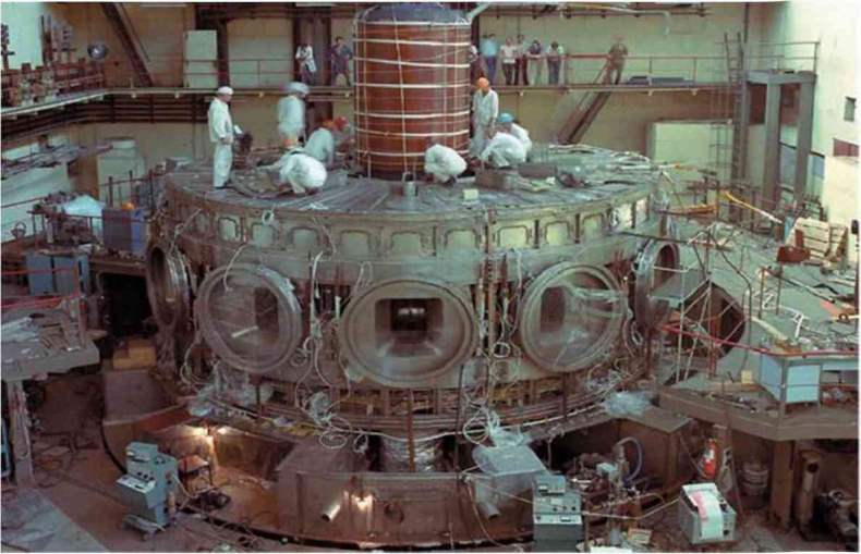 Иллюстрация к книге — Москва ельцинская. Хроники президентского правления [i_159.jpg]