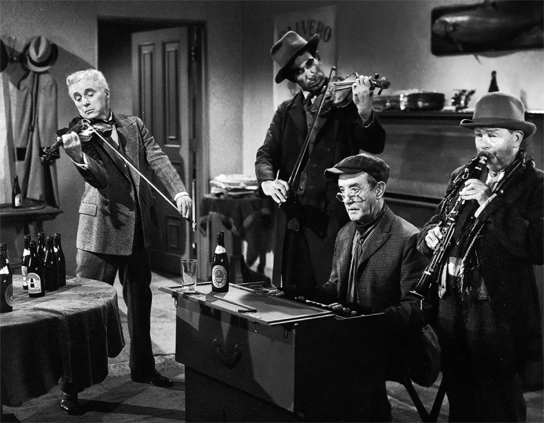 Иллюстрация к книге — Огни рампы. Мир «Огней рампы» [i_010.jpg]