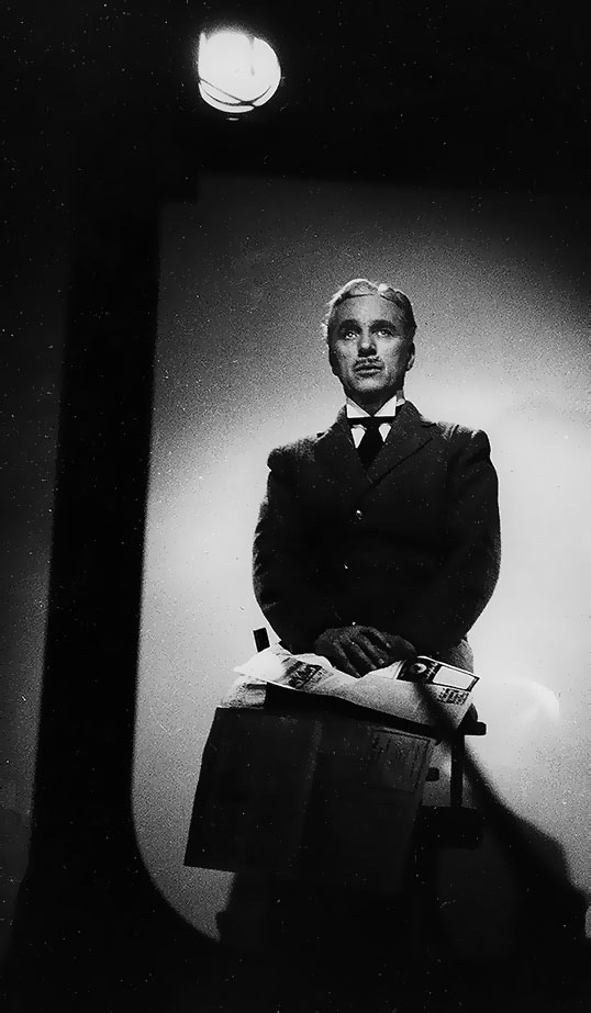 Иллюстрация к книге — Огни рампы. Мир «Огней рампы» [i_021.jpg]