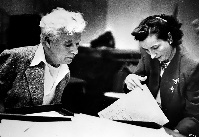 Иллюстрация к книге — Огни рампы. Мир «Огней рампы» [i_024.jpg]