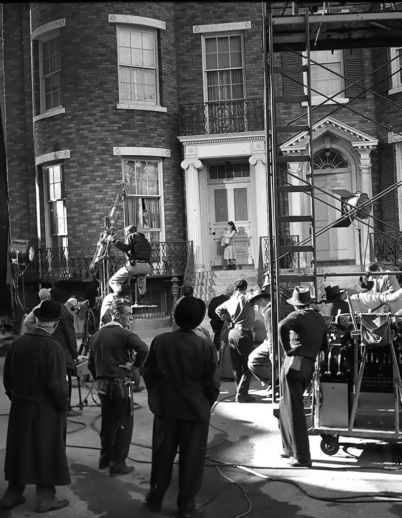 Иллюстрация к книге — Огни рампы. Мир «Огней рампы» [i_028.jpg]