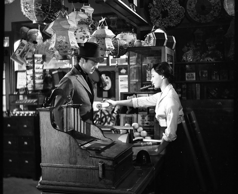 Иллюстрация к книге — Огни рампы. Мир «Огней рампы» [i_036.jpg]