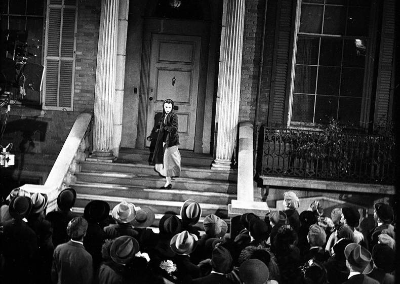 Иллюстрация к книге — Огни рампы. Мир «Огней рампы» [i_039.jpg]