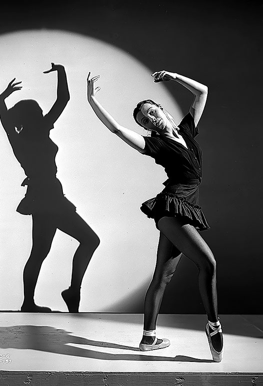 Иллюстрация к книге — Огни рампы. Мир «Огней рампы» [i_047.jpg]