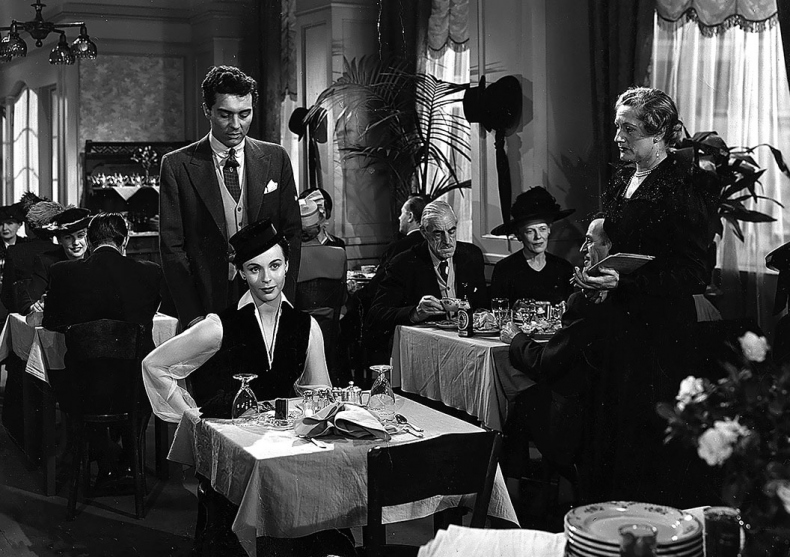 Иллюстрация к книге — Огни рампы. Мир «Огней рампы» [i_057.jpg]