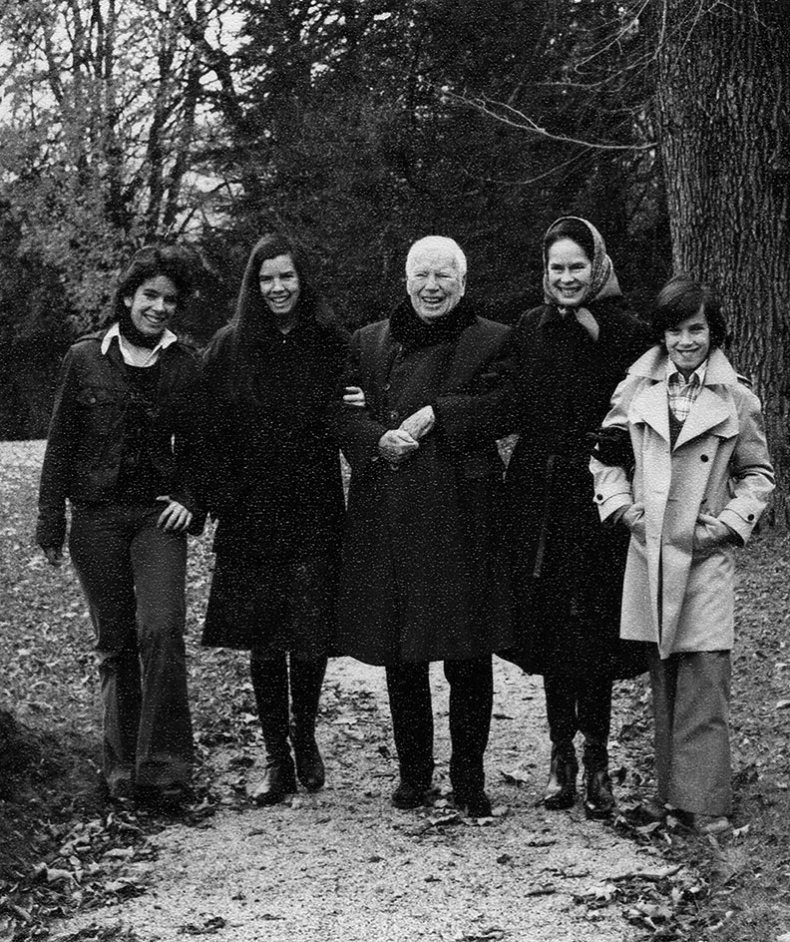 Иллюстрация к книге — Огни рампы. Мир «Огней рампы» [i_097.jpg]