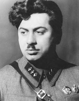 Иллюстрация к книге — В тени истории. 33 способа остаться в веках, не привлекая лишнего внимания [i_031.jpg]