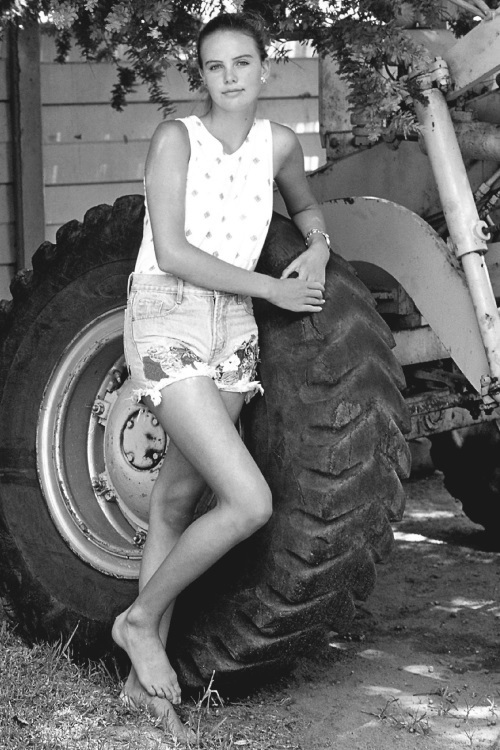 Иллюстрация к книге — Шарлиз Терон. Безумный монстр Голливуда [i_006.jpg]