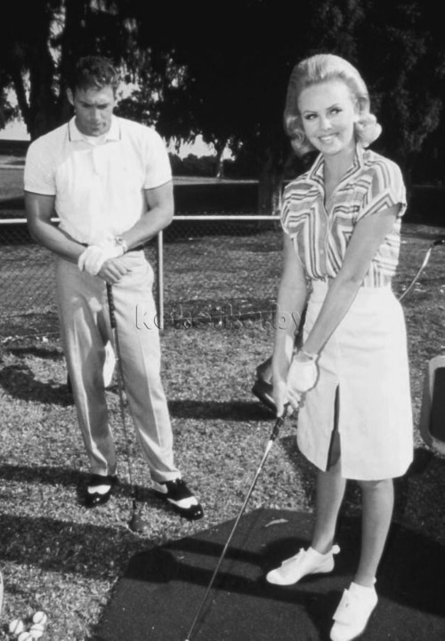 Иллюстрация к книге — Шарлиз Терон. Безумный монстр Голливуда [i_012.jpg]