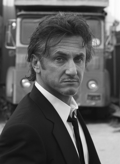 Иллюстрация к книге — Шарлиз Терон. Безумный монстр Голливуда [i_023.jpg]