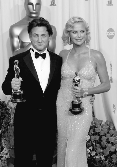 Иллюстрация к книге — Шарлиз Терон. Безумный монстр Голливуда [i_025.jpg]