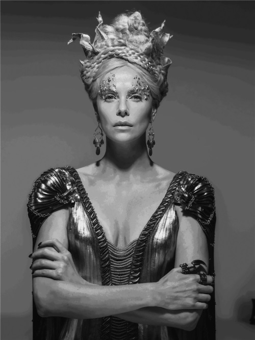 Иллюстрация к книге — Шарлиз Терон. Безумный монстр Голливуда [i_033.jpg]