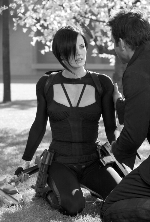 Иллюстрация к книге — Шарлиз Терон. Безумный монстр Голливуда [i_051.jpg]