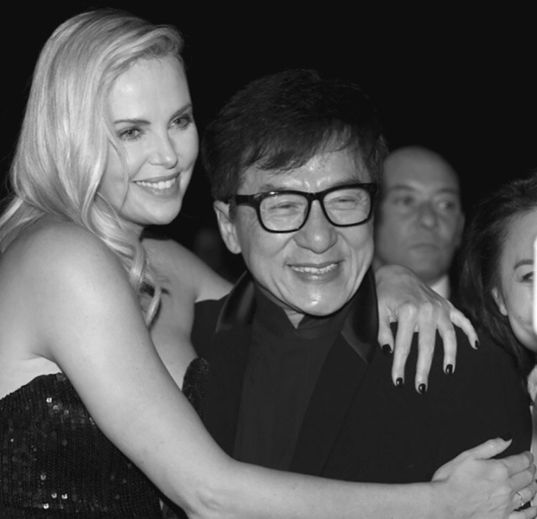 Иллюстрация к книге — Шарлиз Терон. Безумный монстр Голливуда [i_052.jpg]