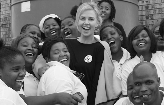 Иллюстрация к книге — Шарлиз Терон. Безумный монстр Голливуда [i_053.jpg]