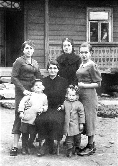 Иллюстрация к книге — Клятва. История сестер, выживших в Освенциме [i_007.jpg]