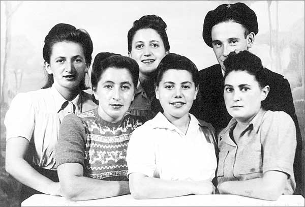 Иллюстрация к книге — Клятва. История сестер, выживших в Освенциме [i_014.jpg]