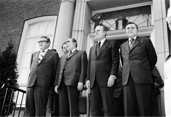 Иллюстрация к книге — Эпоха великих потрясений. Энергетический фактор в последние десятилетия холодной войны [img_38.jpg]