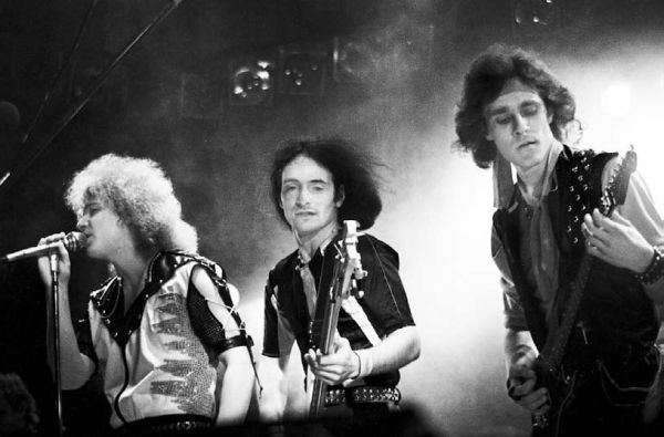 Иллюстрация к книге — Ария: Возрождение Легенды. Авторизованная биография группы [i_001.jpg]