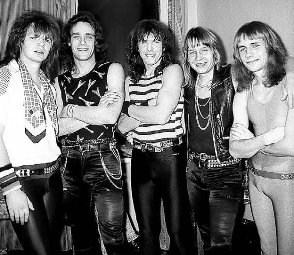 Иллюстрация к книге — Ария: Возрождение Легенды. Авторизованная биография группы [i_006.jpg]