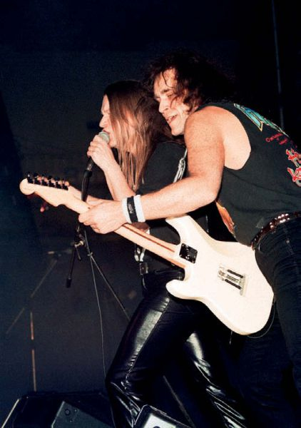 Иллюстрация к книге — Ария: Возрождение Легенды. Авторизованная биография группы [i_019.jpg]