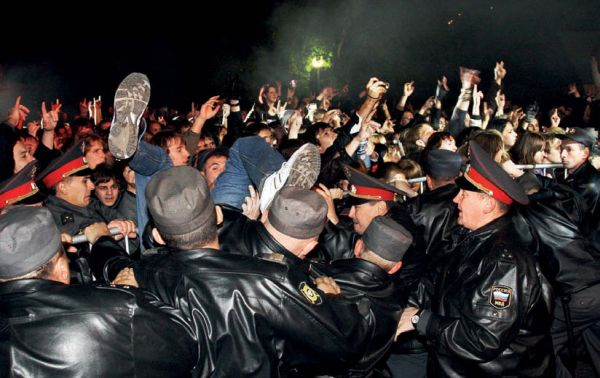 Иллюстрация к книге — Ария: Возрождение Легенды. Авторизованная биография группы [i_029.jpg]