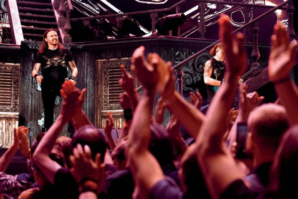 Иллюстрация к книге — Ария: Возрождение Легенды. Авторизованная биография группы [i_049.jpg]