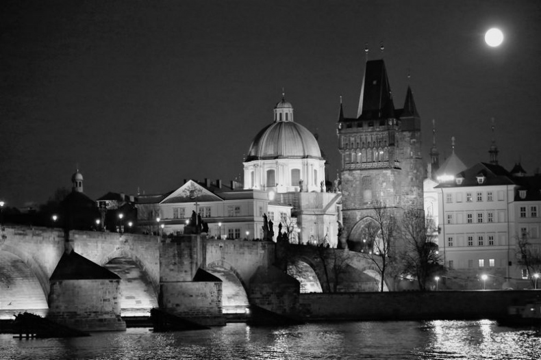 Иллюстрация к книге — Великолепная Прага. Город золотого волшебства [img_100.jpg]