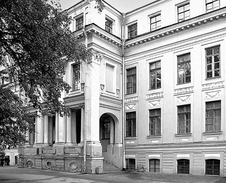 Иллюстрация к книге — История петербургских особняков. Дома и люди [i_127.jpg]