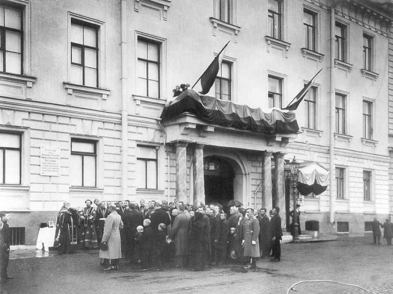 Иллюстрация к книге — История петербургских особняков. Дома и люди [i_444.jpg]