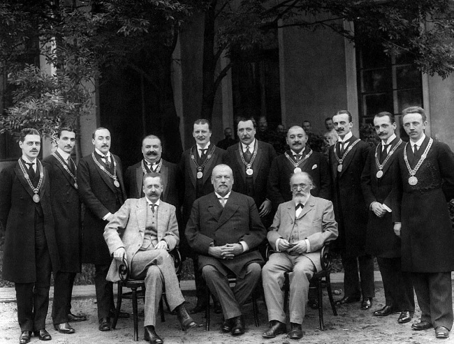 Иллюстрация к книге — Нам нужна великая Россия [i_006.jpg]