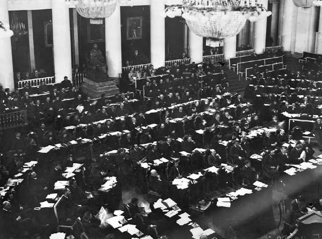 Иллюстрация к книге — Нам нужна великая Россия [i_023.jpg]