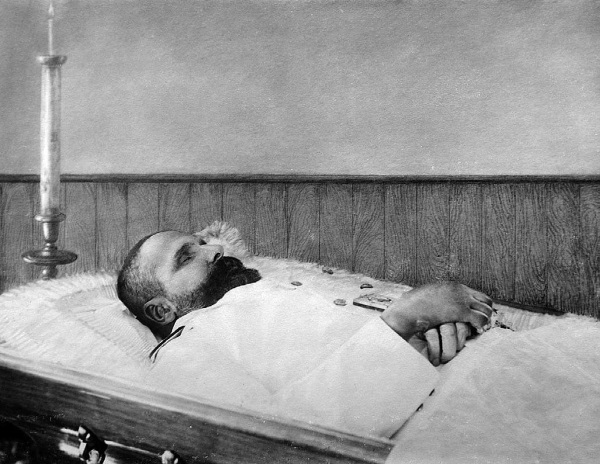 Иллюстрация к книге — Нам нужна великая Россия [i_388.jpg]