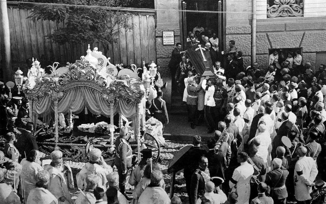 Иллюстрация к книге — Нам нужна великая Россия [i_392.jpg]