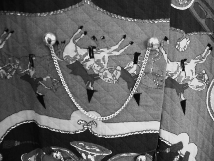 Иллюстрация к книге — Экспериментальная мода. Искусство перформанса, карнавал и гротескное тело [img_10.jpg]