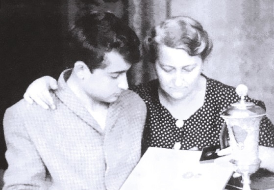 Иллюстрация к книге — О чём молчит лёд? О жизни и карьере великого тренера [i_021.jpg]