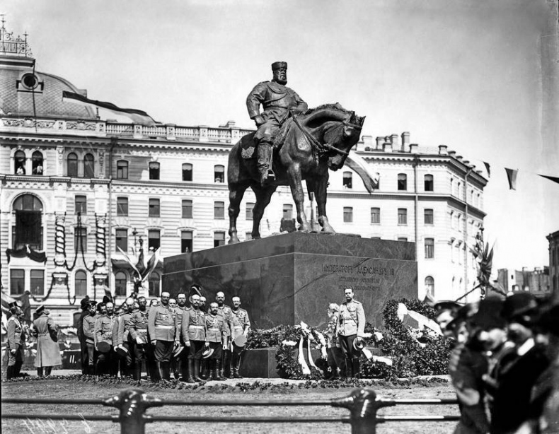 Иллюстрация к книге — Лекарство для империи. История Российского государства. Царь-освободитель и царь-миротворец [i_060.jpg]