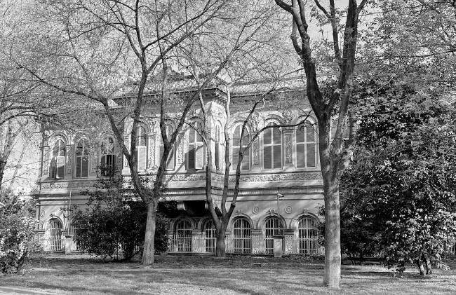 Иллюстрация к книге — На берегах Босфора. Стамбул в рецептах, историях и криках чаек [i_019.jpg]