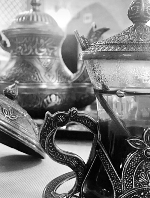 Иллюстрация к книге — На берегах Босфора. Стамбул в рецептах, историях и криках чаек [i_023.jpg]