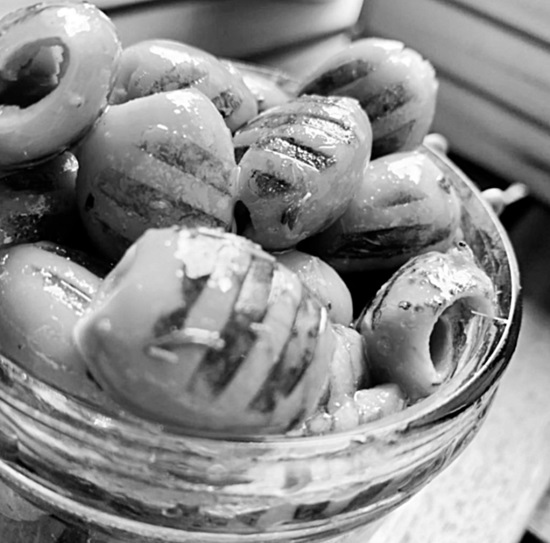 Иллюстрация к книге — На берегах Босфора. Стамбул в рецептах, историях и криках чаек [i_024.jpg]