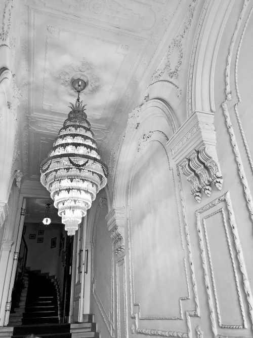 Иллюстрация к книге — На берегах Босфора. Стамбул в рецептах, историях и криках чаек [i_038.jpg]