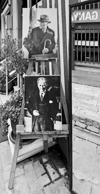 Иллюстрация к книге — На берегах Босфора. Стамбул в рецептах, историях и криках чаек [i_080.jpg]