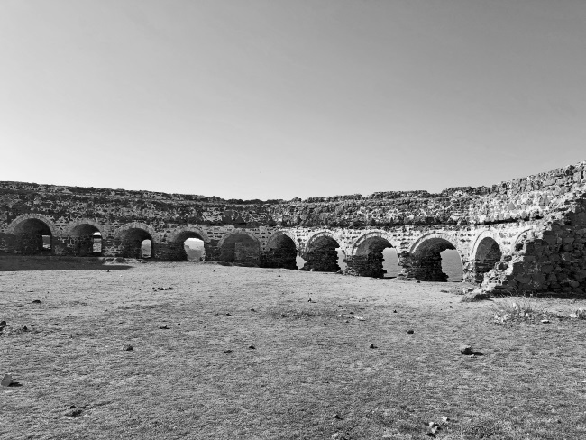 Иллюстрация к книге — На берегах Босфора. Стамбул в рецептах, историях и криках чаек [i_090.jpg]