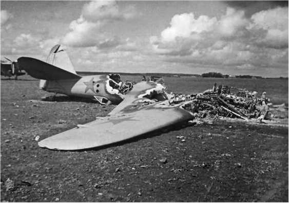 Иллюстрация к книге — Приграничное сражение 1941. Первая битва Великой Отечественной [i_016.jpg]