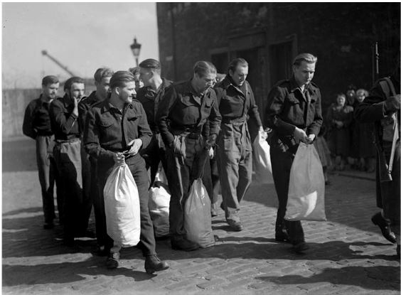 Иллюстрация к книге — Битва за Атлантику. Откуда пришли «волчьи стаи»? [i_049.jpg]