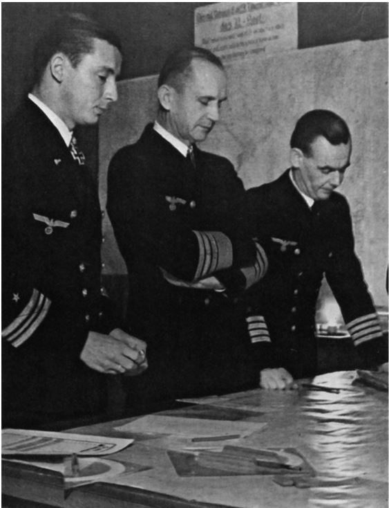 Иллюстрация к книге — Битва за Атлантику. Откуда пришли «волчьи стаи»? [i_086.jpg]