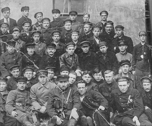 Иллюстрация к книге — Мифы и правда Кронштадтского мятежа. Матросская контрреволюция 1918–1921 гг. [i_005.jpg]