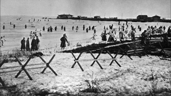 Иллюстрация к книге — Мифы и правда Кронштадтского мятежа. Матросская контрреволюция 1918–1921 гг. [i_023.jpg]