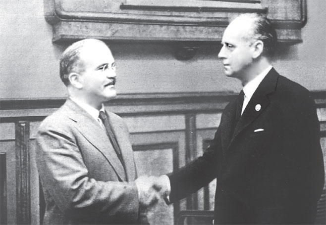 Иллюстрация к книге — Предатели в русской истории. 1000 лет коварства, ренегатства, хитрости, дезертирства, клятвопреступлений и государственных измен… [i_056.jpg]